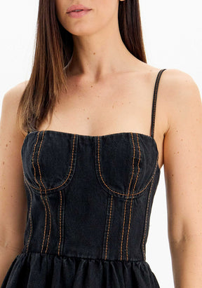 Vestido  Amarante curto rodado  Alças e busto marcado